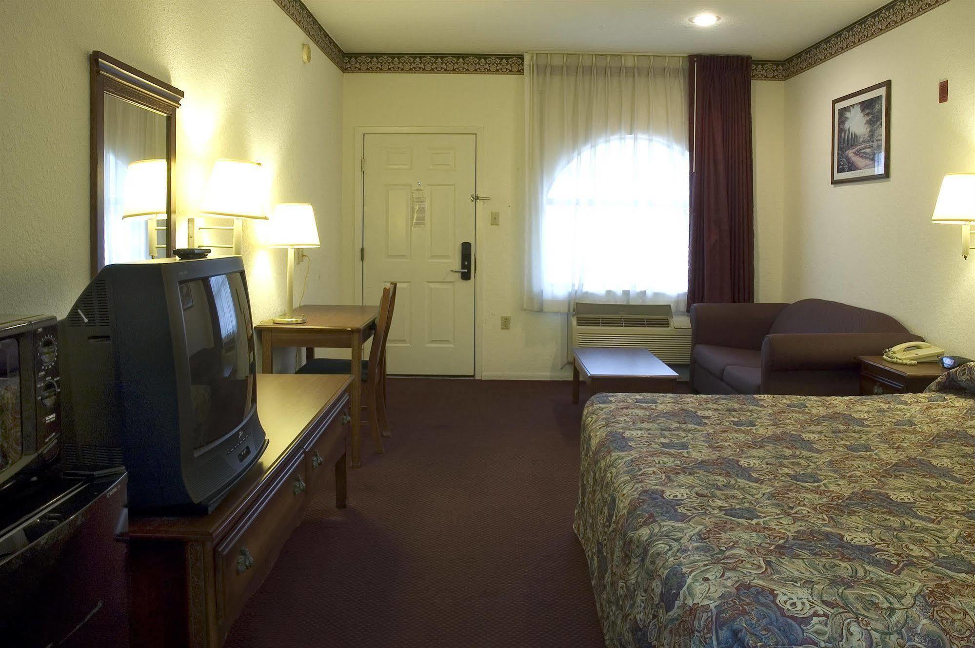 Budget Host Hempstead Inn Brookhollow/Energy Corridor Houston Exterior photo