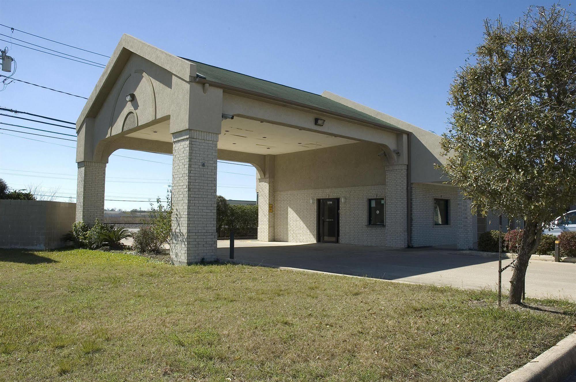 Budget Host Hempstead Inn Brookhollow/Energy Corridor Houston Exterior photo